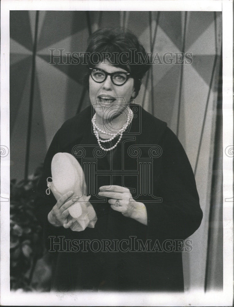 1962 Press Photo Dorothy Louden Sings Garry Moore Show Comedian Actress Singer - Historic Images