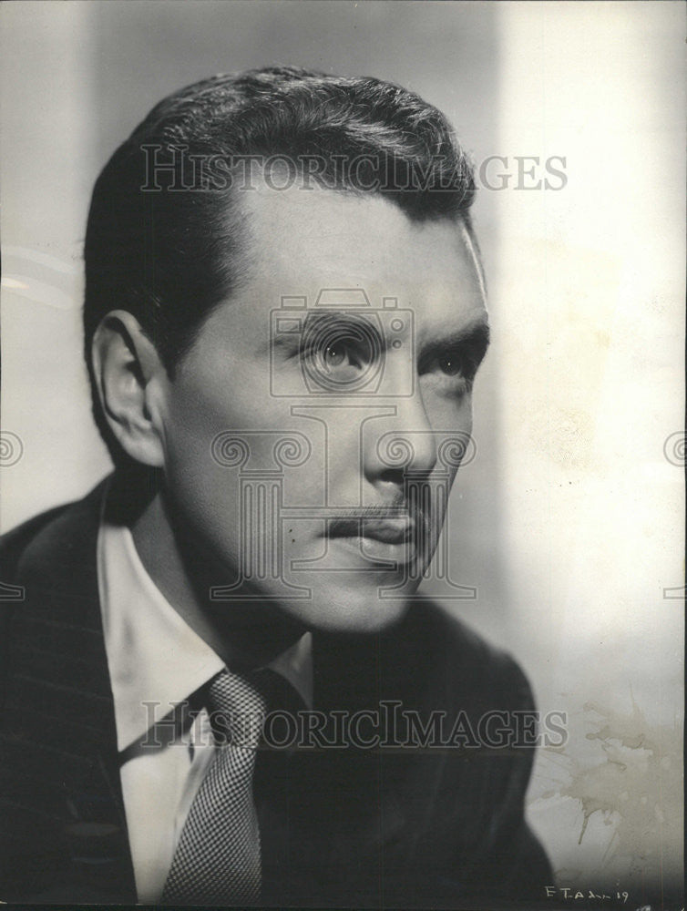 1951 Press Photo Actor Robert Hutton In The Racket - Historic Images