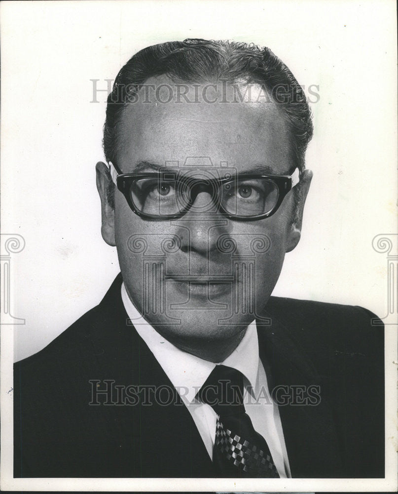 1970 Press Photo Office building bank floor John Irving Arthur Bilek chairman - Historic Images