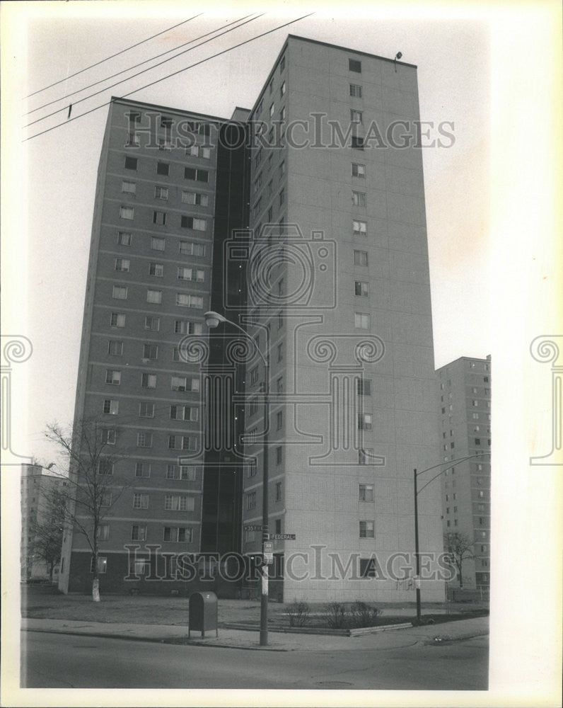 1990 Press Photo Sheila Jones Representatives Cook County Hospital - Historic Images