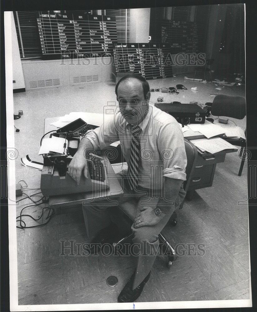 1976 Press Photo Tom Jones work straw poll Duane Hall - Historic Images