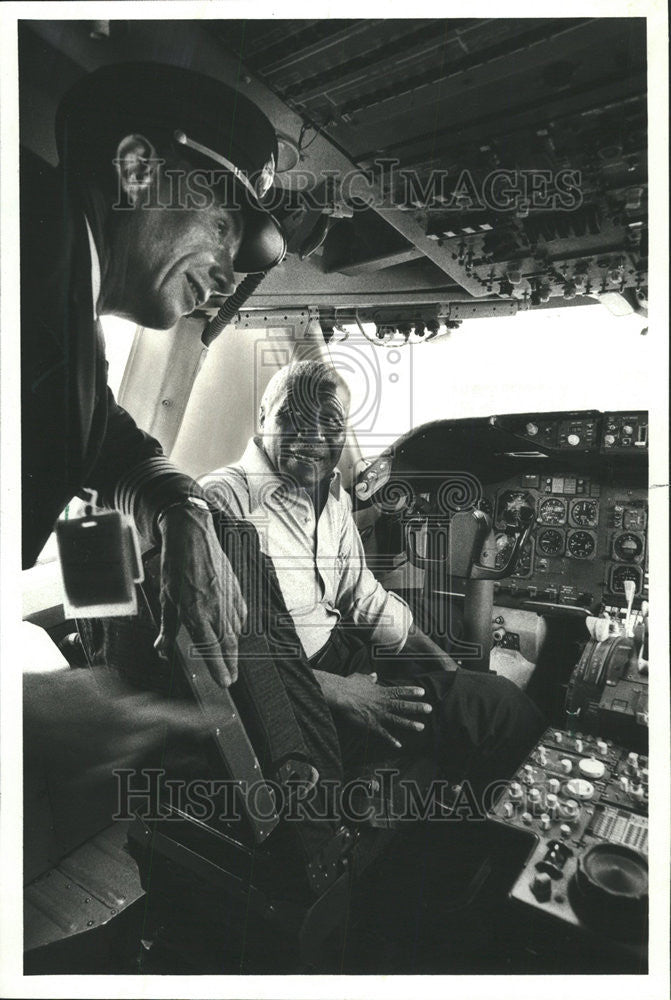 1979 Press Photo Suicide Jones Barnstorm Pilot Cockpit Airliner Harry Jacobsen - Historic Images