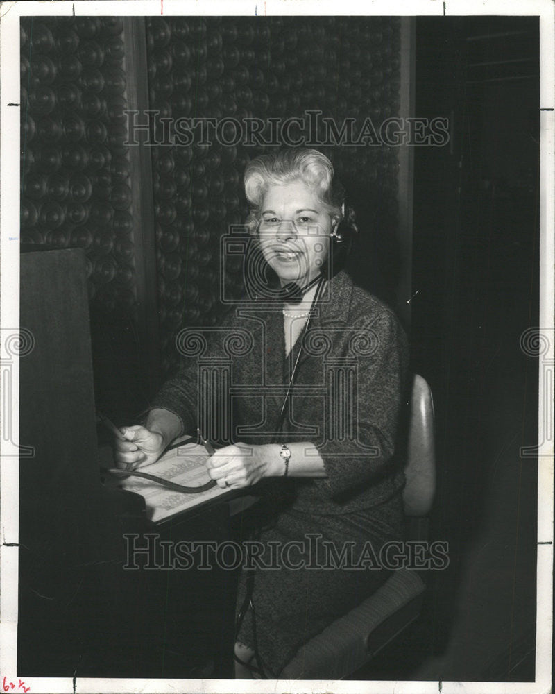 1967 Press Photo Mrs. Winifred Jones, a receptionist at Spot Nails Inc. - Historic Images