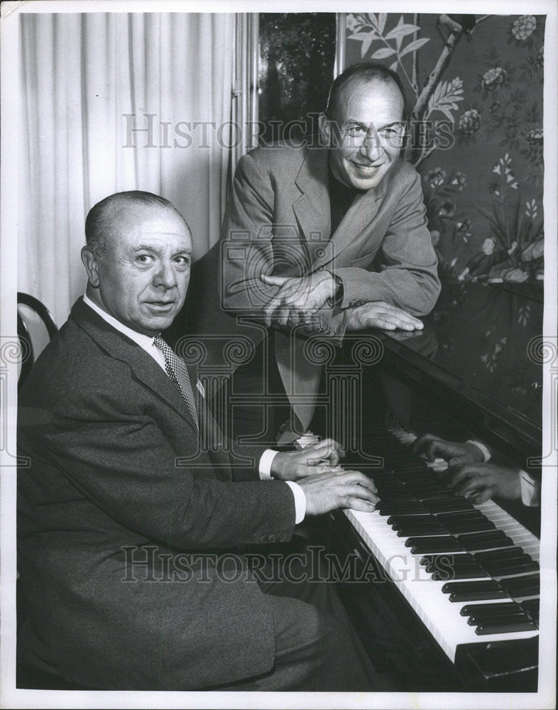 1959 Press Photo Jose Time Bell Telephone Hour Iturbi Pianist Ferrer Music - Historic Images