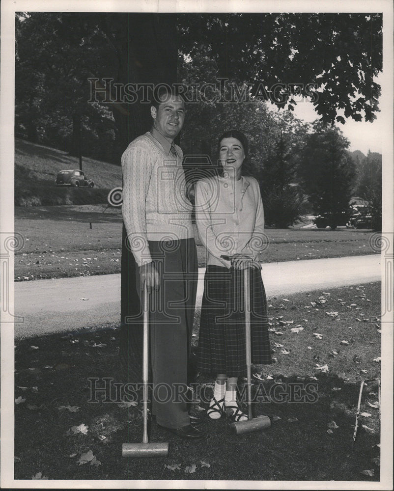 1948 Press Photo Mr. and Mrs, Earle Harrison (Croquet) - Historic Images