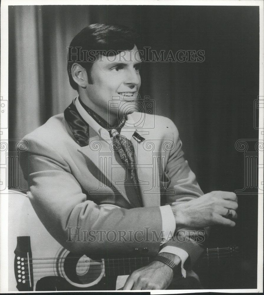 1970 Press Photo Clay Hart American country music singer Lawrence Welk guitarist - Historic Images