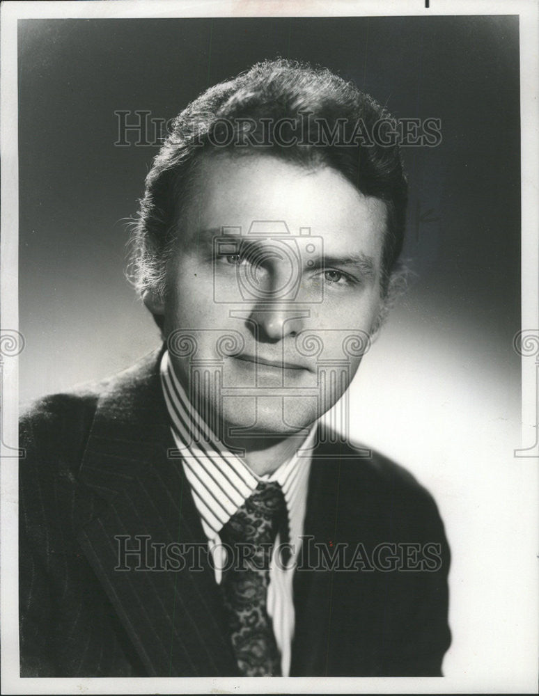 1975 Press Photo John Hart NBC Correspondent Veteran Newsman Journalis ...