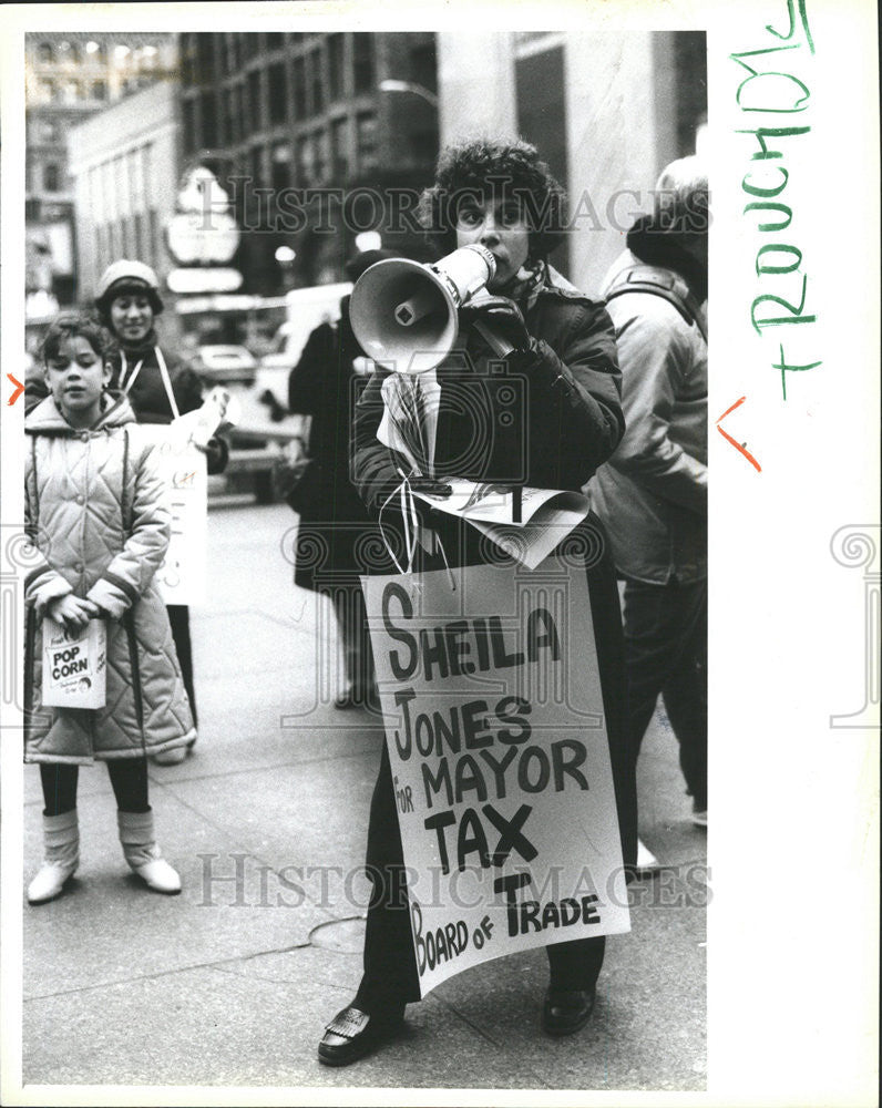 1986 Press Photo Lyndon Larouche supporter Janice Hart held a rally - Historic Images