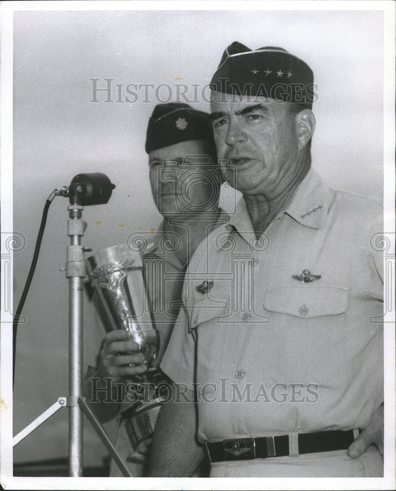 1966 Press Photo General Hunter HarrisPacific Air Forces commander President - Historic Images