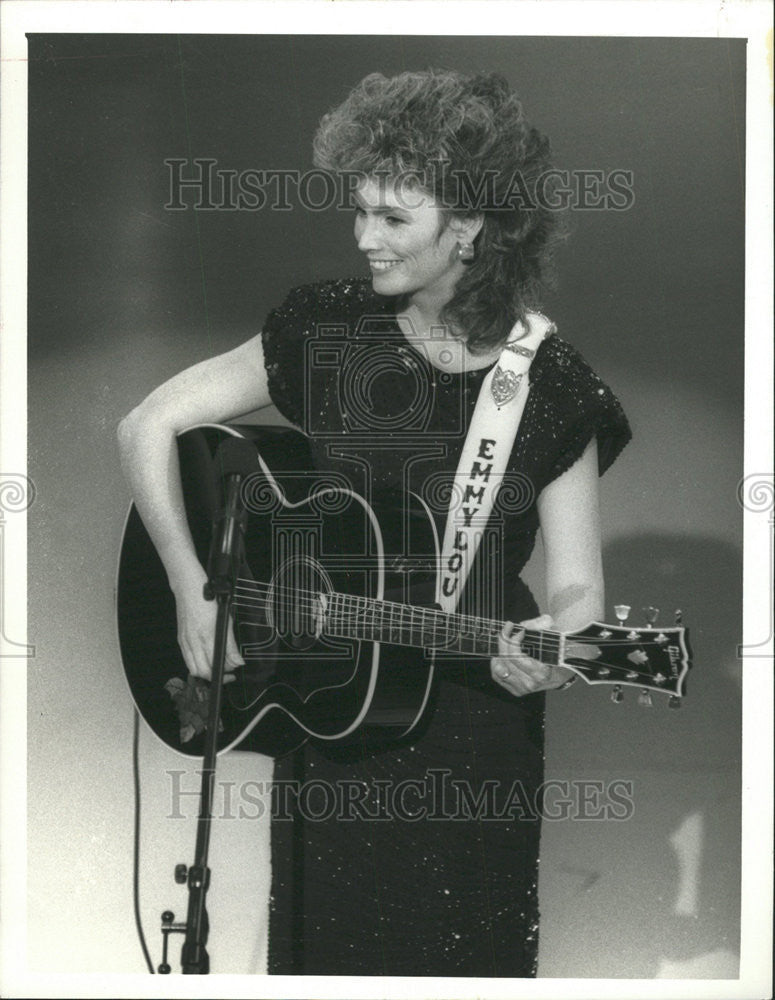 1987 Press Photo Emmylou Harris Grammy Lifetime Achievement Award Show Program - Historic Images