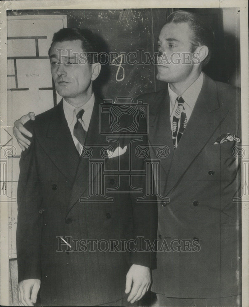 1944 Press Photo Actor John Hall Attorney Grant Cooper Place Arm Mars Tommy Pat - Historic Images