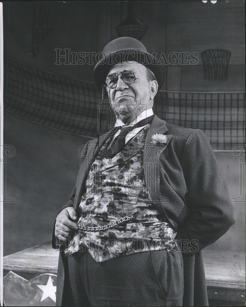 1960 Press PhotoCliff Hall plays the bumbling mayor in &quot;The Music Man.&quot; - Historic Images