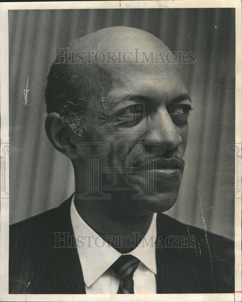 1969 Press Photo Dr. Charles E. Gavin Chicago - Historic Images