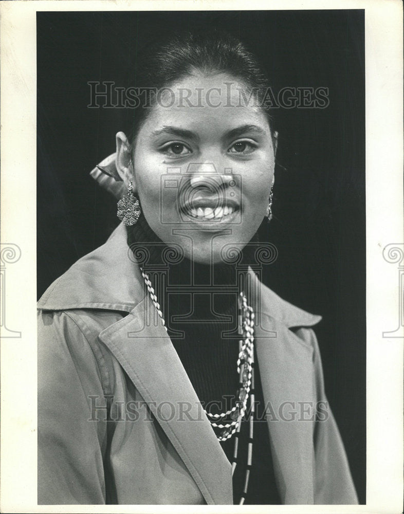 1977 Press Photo Christine Harris WTTW Television Newswomen - Historic Images