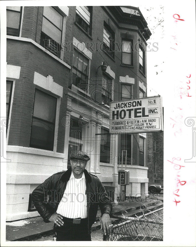 1992 Press Photo Claude Jackson Hotel Prairie tenants President Business people - Historic Images