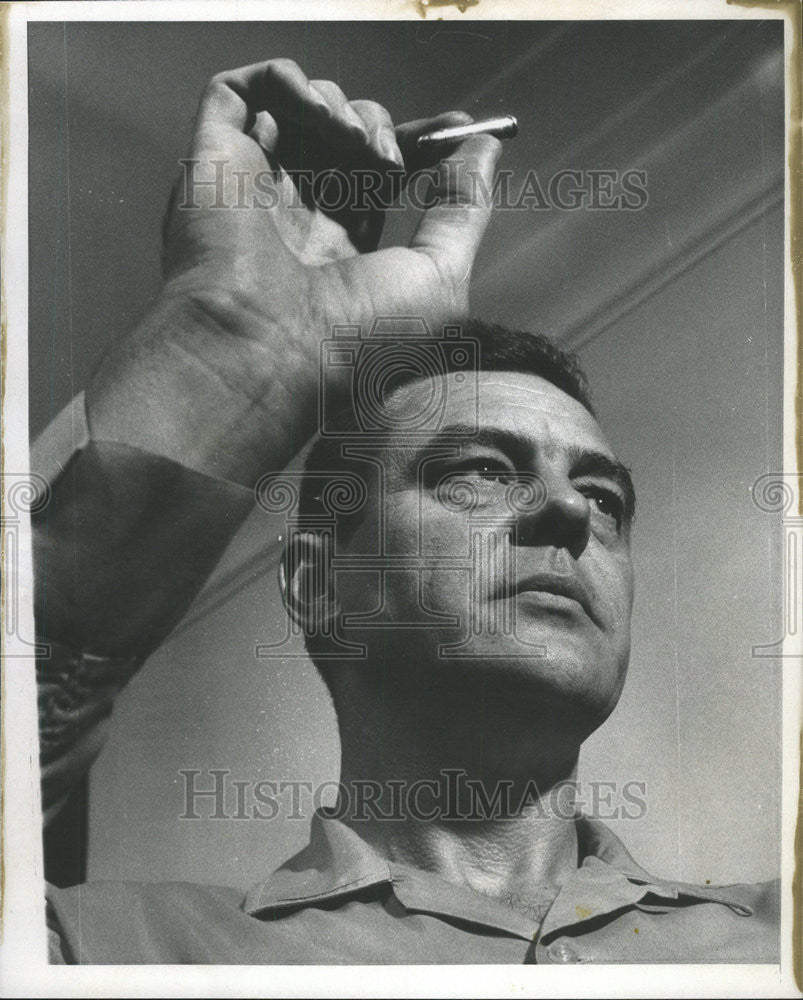 1969 Press Photo Thomas Ingram holds bullet which misfired in the chamber - Historic Images