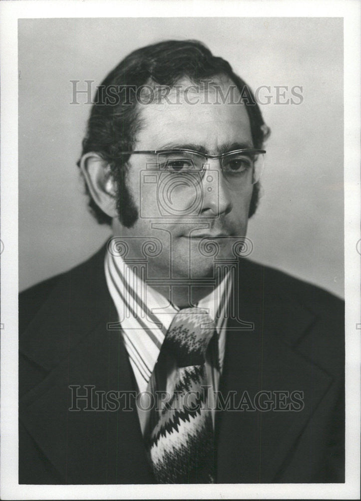 1975 Press Photo Dr. Henri Havdala, Chairman of the Department Anesthesia at Mou - Historic Images