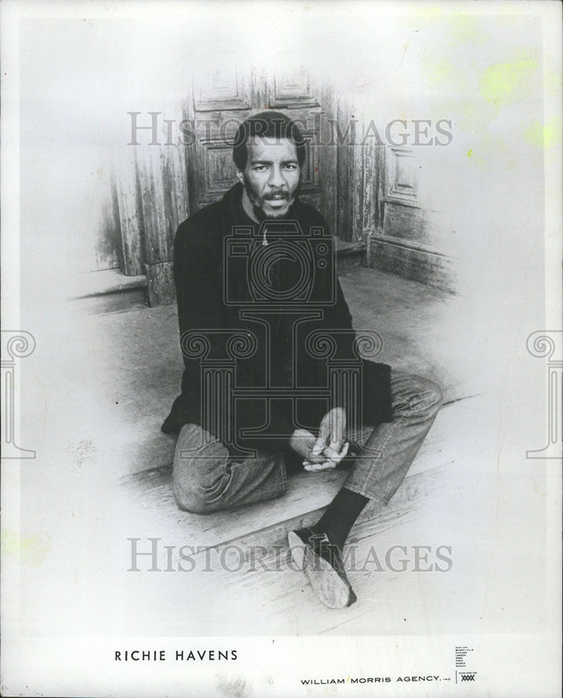 1971 Press Photo Richie Havens performing at the Arie Crown theater - Historic Images