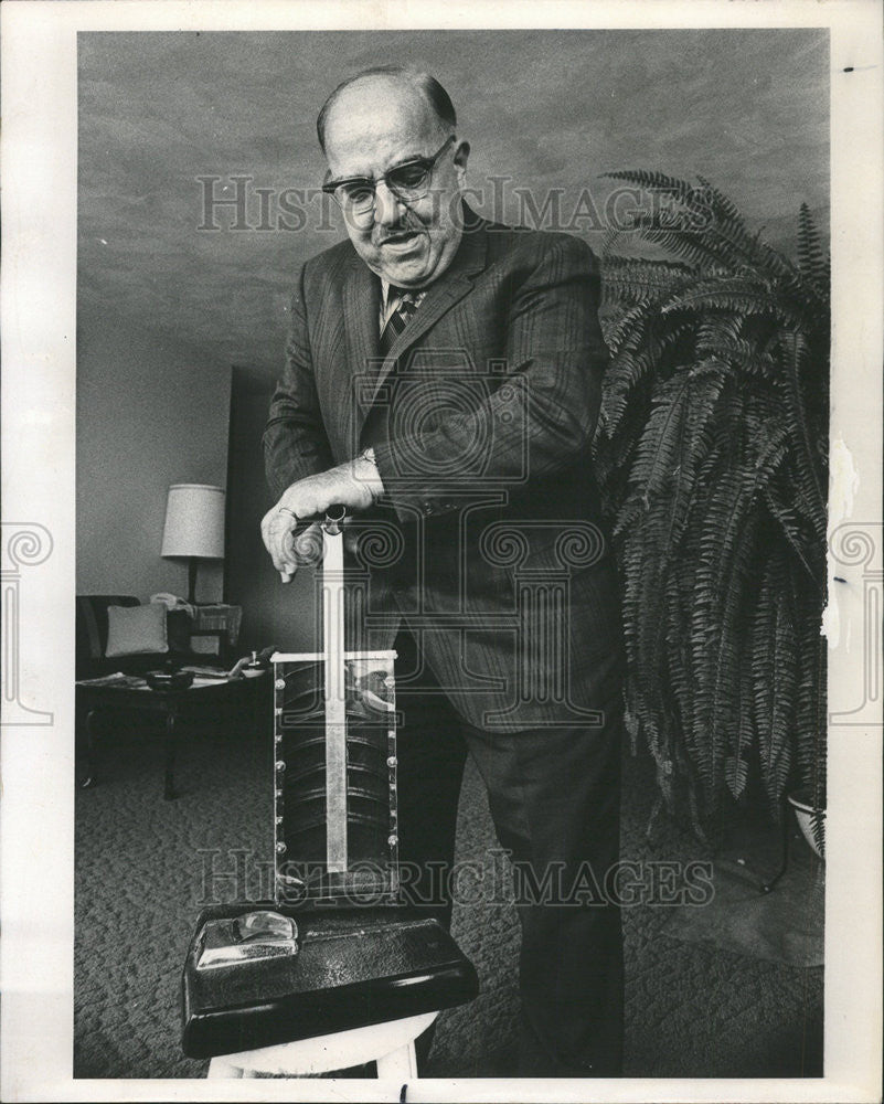 1971 Press Photo Antol Gratzer Inventor Inventions Forest Park - Historic Images