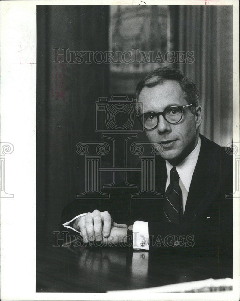 1982 Press Photo Michael Hasten Commerce Commission Chairman - Historic Images