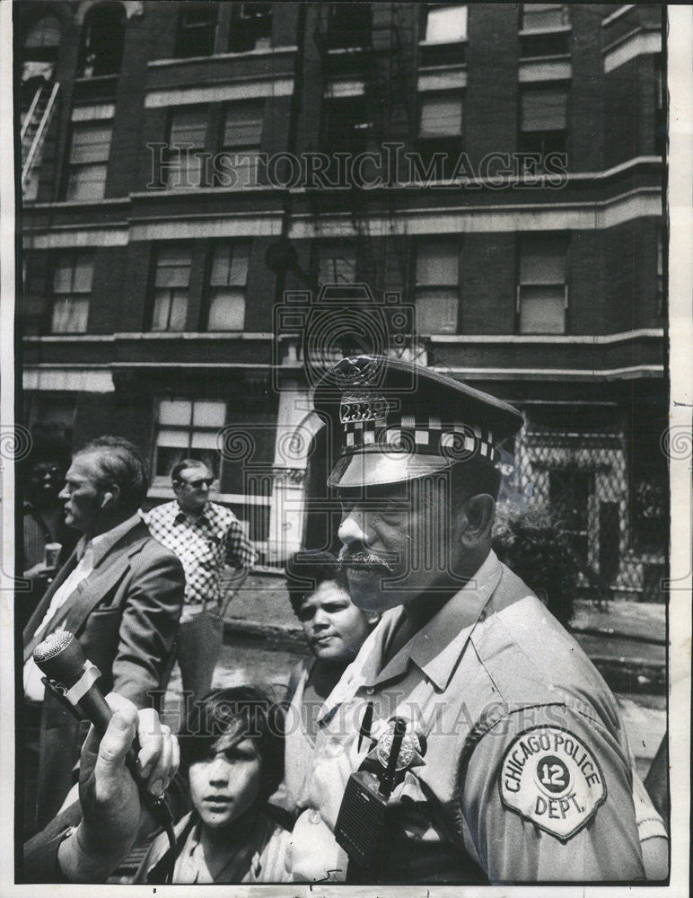 1974 Press Photo Patrolman Howard Hawkins Building Fire - Historic Images