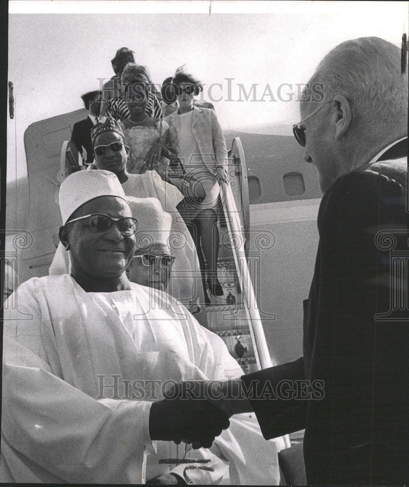 1967 Press Photo Diori Hamani Niger President O&#39;Hara Airport Daley Jack Reilly - Historic Images