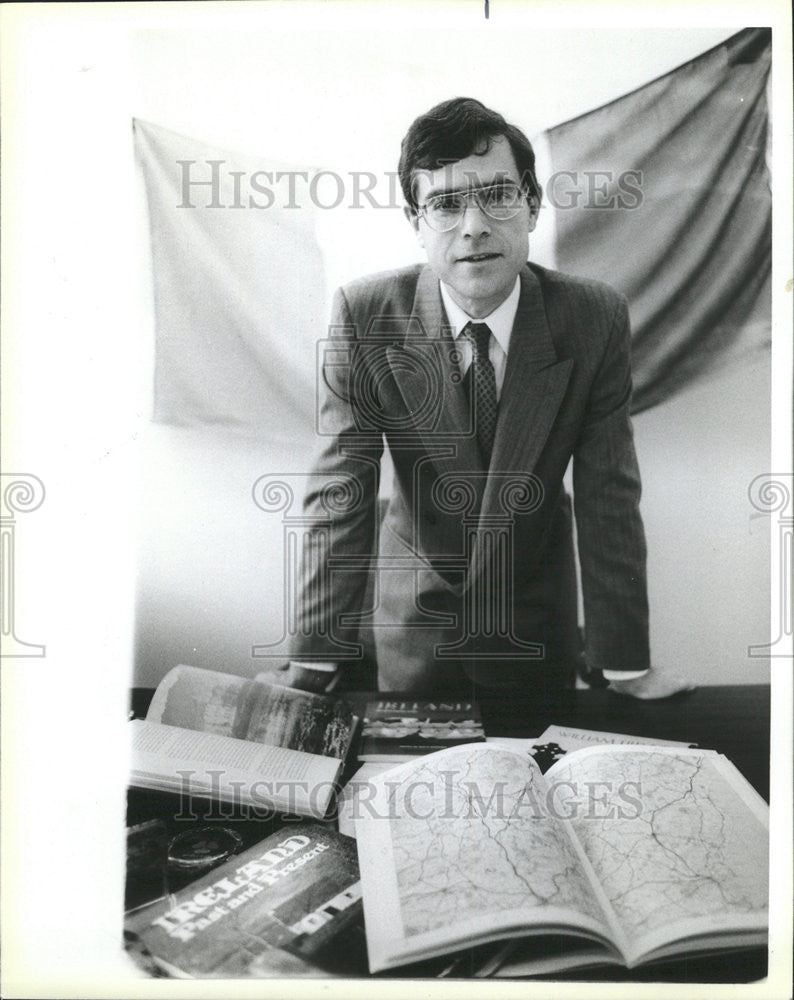 1987 Press Photo Peter Gunning Consul General Chicago - Historic Images