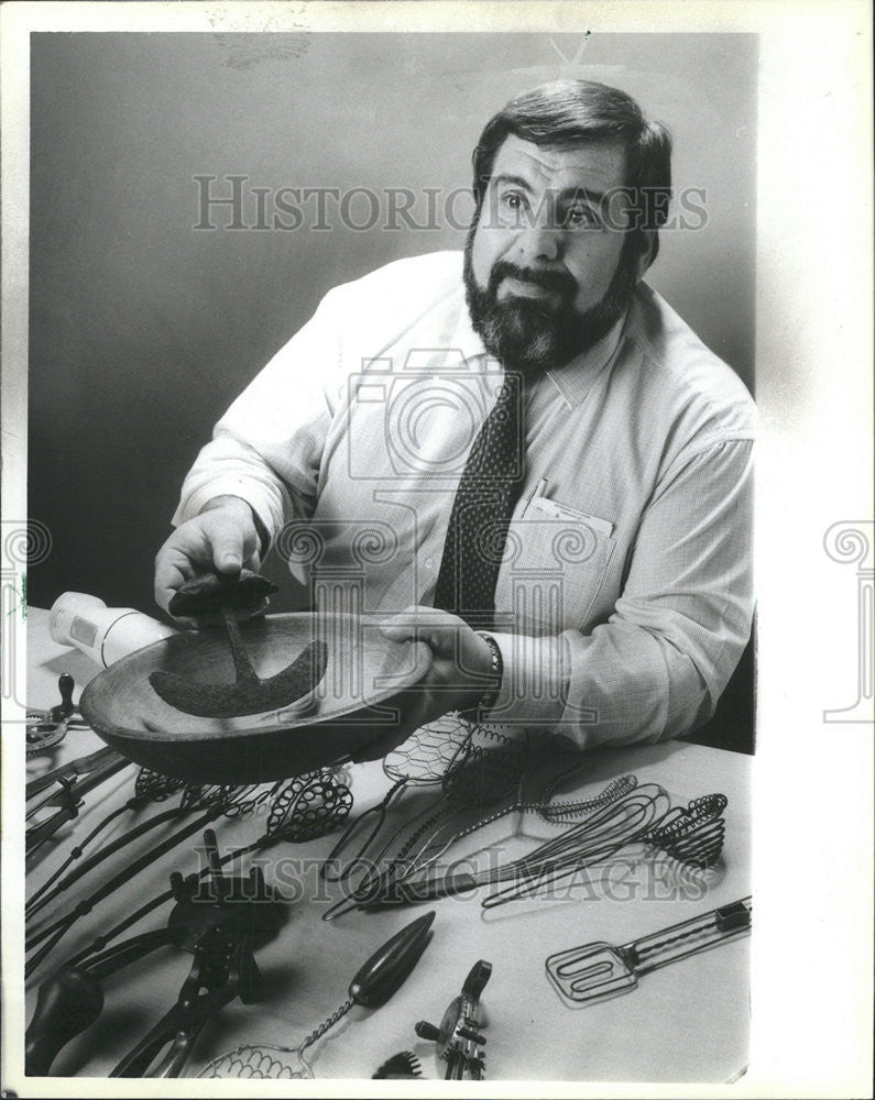 1986 Press Photo Food Historian Lou Greenstein Collection Antique Baster Whisks - Historic Images