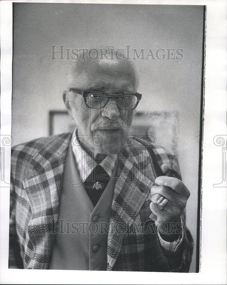 1975 Press Photo Alexander Hamilton Chicago Washington jeweler office USA - Historic Images