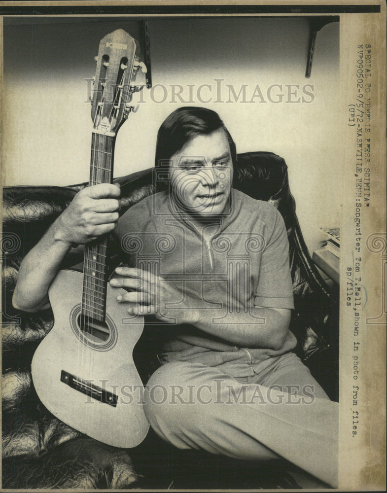 1972 Press Photo Tom Hall American country music singer songwriter vocal guitar - Historic Images