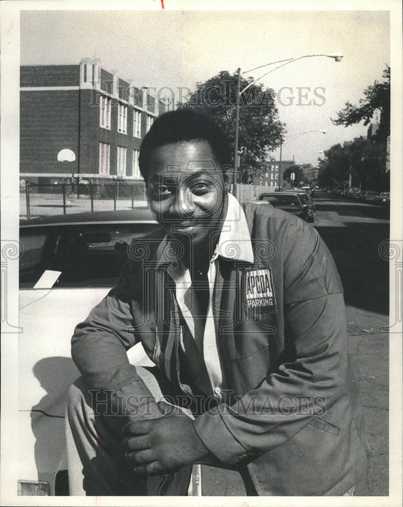 1980 Press Photo Lamont Gregory Manager Garage Plymouth John Marshall Law School - Historic Images