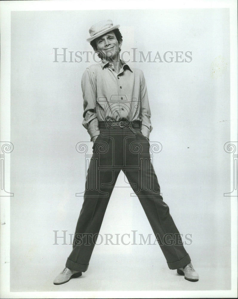 1980 Press Photo Joel Grey American stage screen actor singer dancer Cabaret - Historic Images