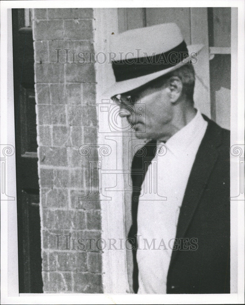 1968 Press Photo Felix Irrizarry Bolita station - Historic Images