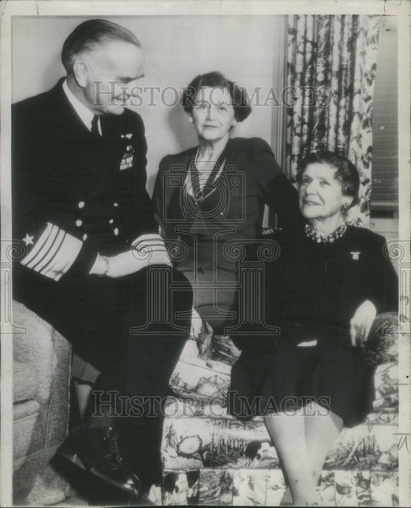 1945 Press Photo Halsey wife mother Ann Master Brewster Halsey centerville Home - Historic Images