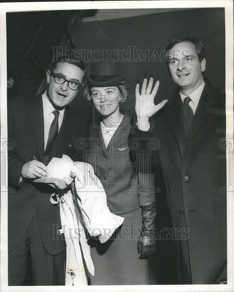 1966 Press Photo Larry Collins author Paris Burning Elsie Muller Dominique novel - Historic Images