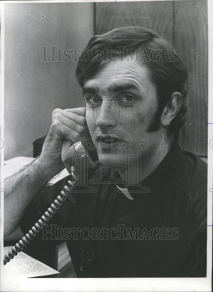 1971 Press Photo Father James Colgan Voice Dial Saint Pix Jon Hahn Story Church - Historic Images