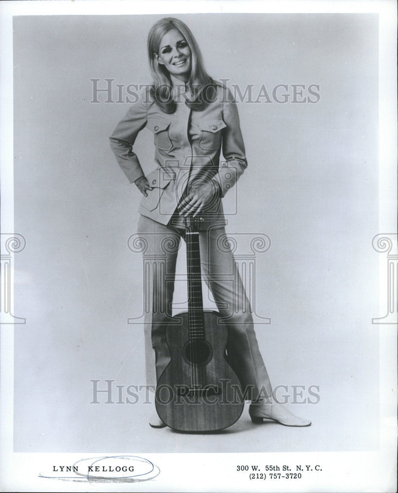 1970 Press Photo Lynn Kellogg Musician Guitar - Historic Images