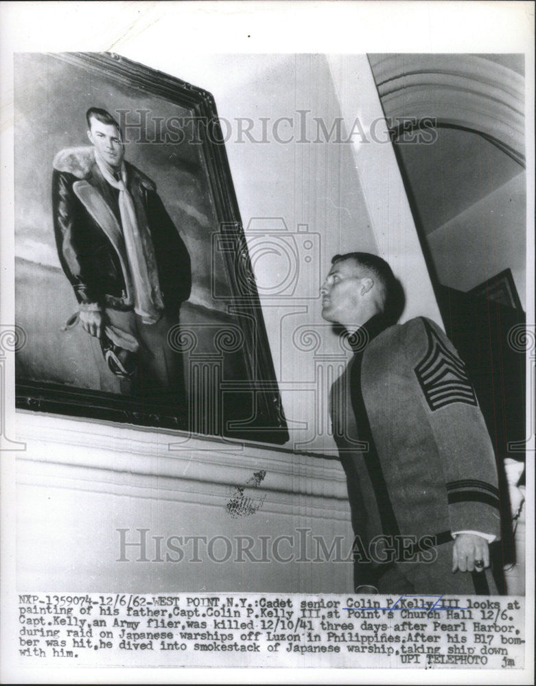 1962 Press Photo Cadet Senior Colin P.Kelly Looks at Painting of his Father. - Historic Images