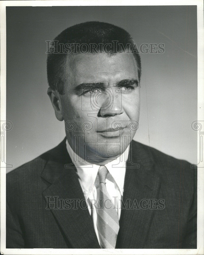 1965 Press Photo The new boss WBBM TV Edward R Kenefick - Historic Images