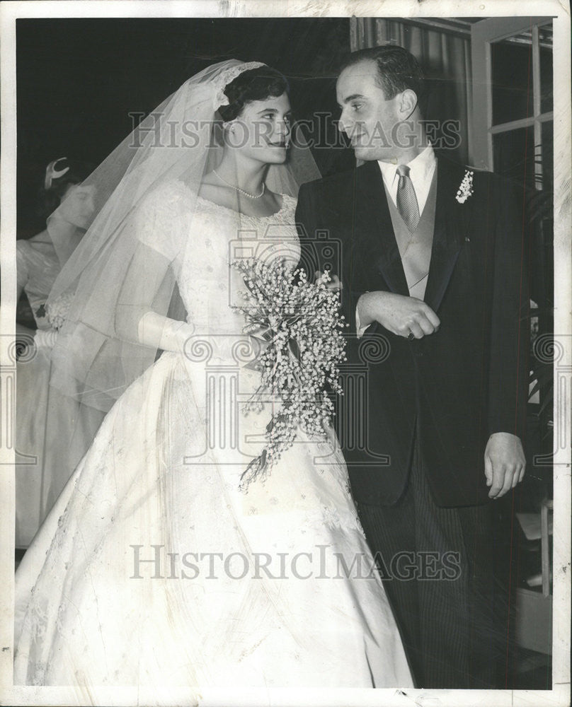 1957 Press Photo Edward Voynow Herbert Loeb Drake Hotel Recent Weddings Bride - Historic Images