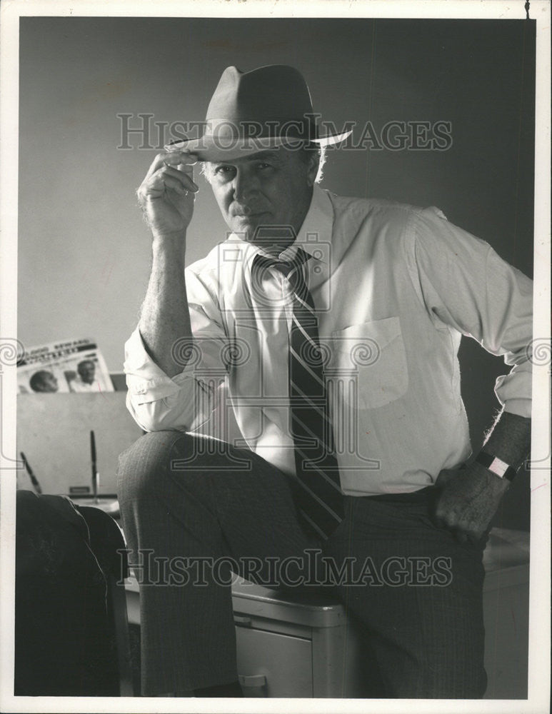 1989 Press Photo Robert Loggia veteran FBI agent Nick Mancuso Grumpy NBC son - Historic Images