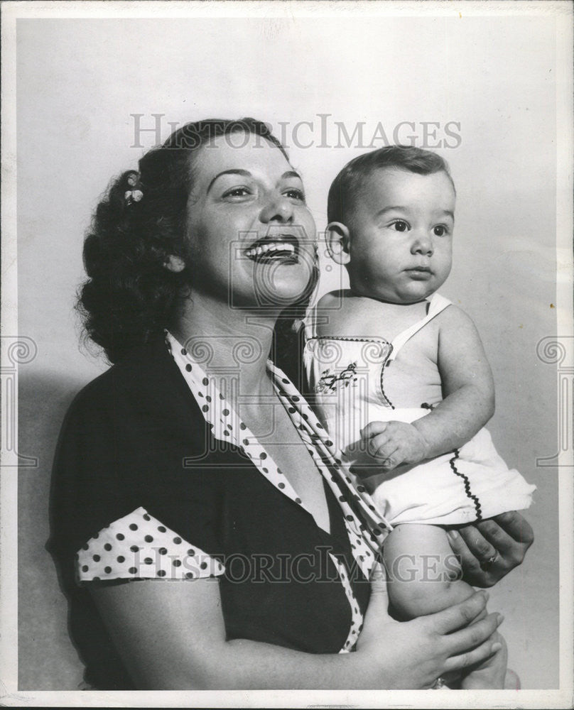 1942 Press Photo Judy Logan/Help Your Neighbor Program/WAAF/Radio - Historic Images