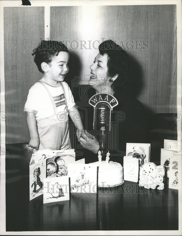 1949 Press Photo Mark Dean Mommy Judy Logan Help Your Neighbor show - Historic Images