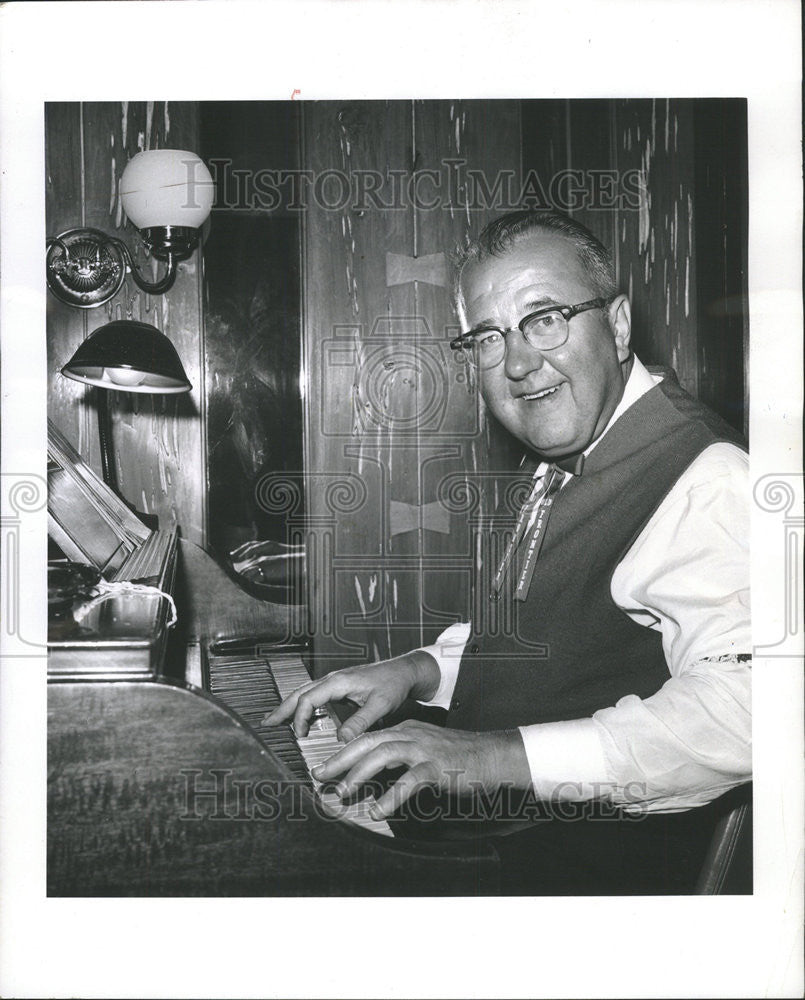 Press Photo Eddie Fritz Chicago favorite pianist play Bob Crosby band Blackhawk - Historic Images