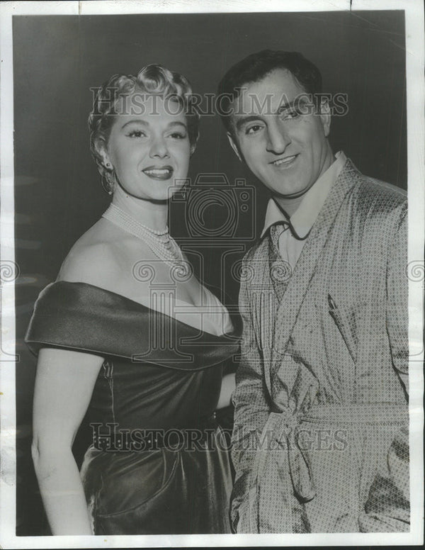 1954 Press Photo Danny Thomas Jealousy Jean Hagen Adele Jergens Flirta ...