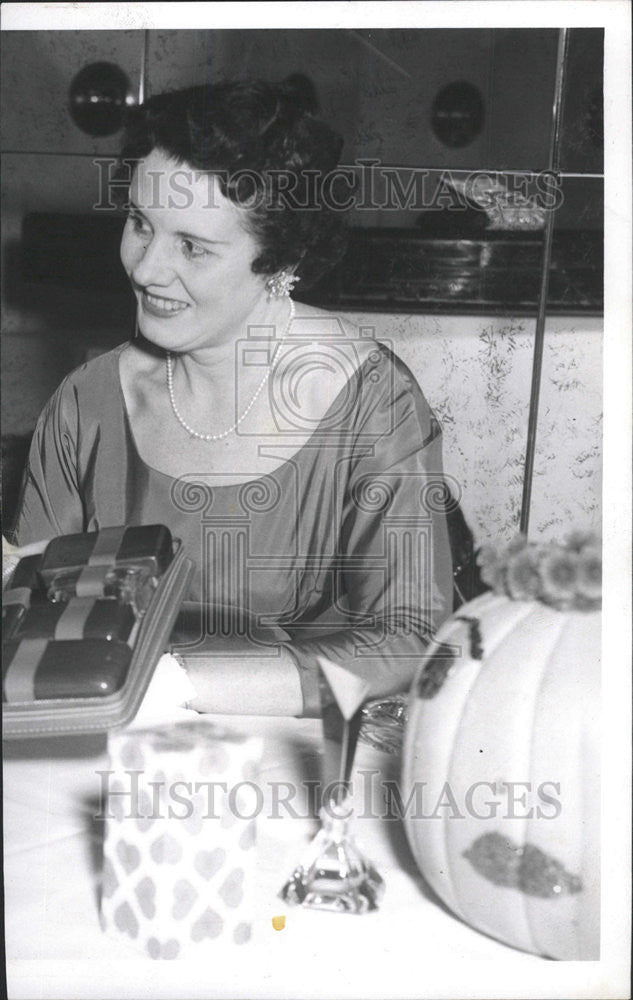 1956 Press Photo Mrs Joseph F Lucas,South Shore Service League - Historic Images