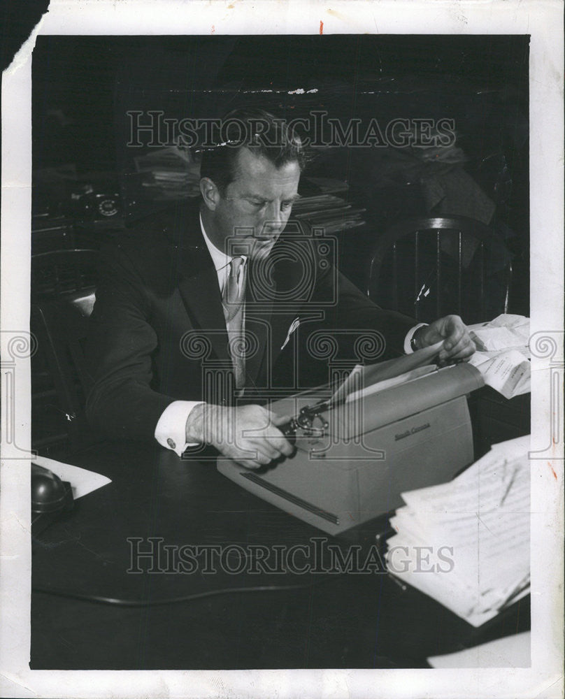 1956 Press Photo TV ACTOR BILL LUNDIGAN - Historic Images