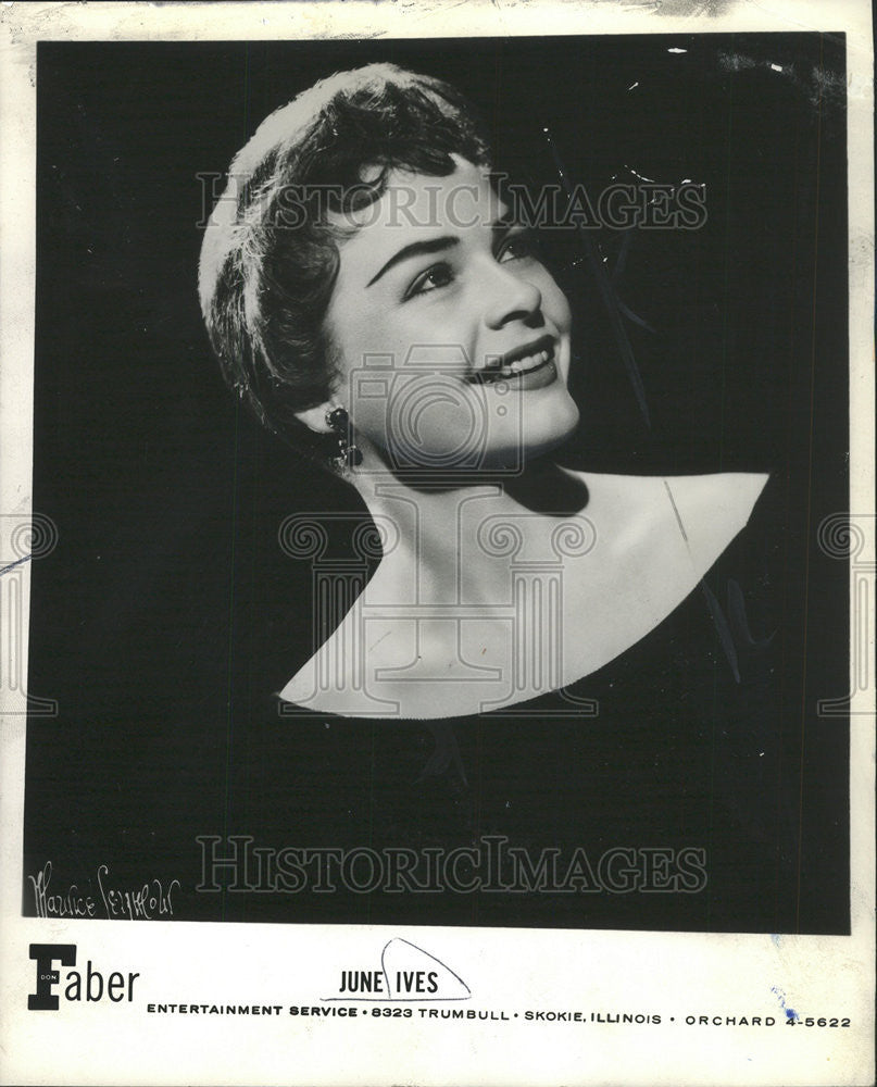 1964 Press Photo June Ives Singer  Paintist Piano Bar Highland Fung Lounge - Historic Images