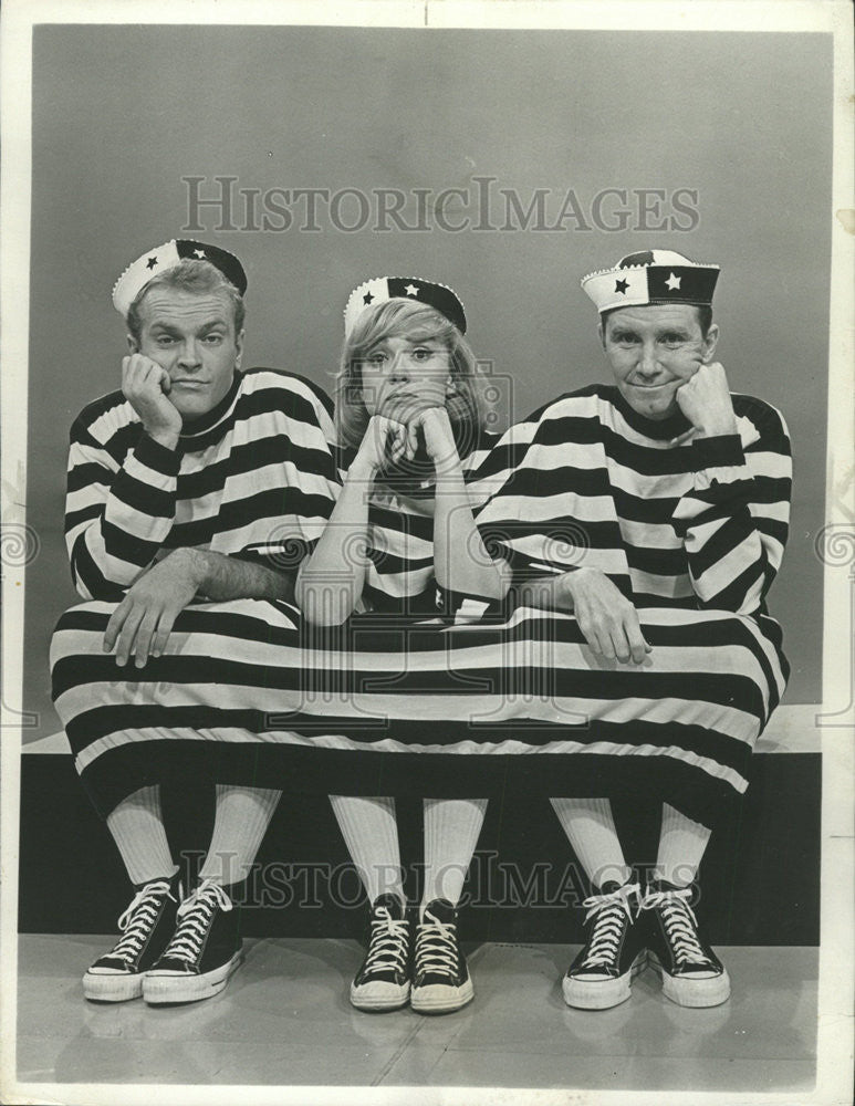 1963 Press Photo Don Chastain Edie Adams Paul Hanley triplet American singer - Historic Images