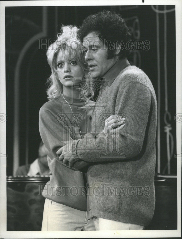 1971 Press Photo Goldie Hawn Bob Dishy - Historic Images